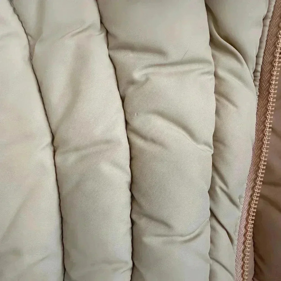 Vintage 1980s Mountain Goat by White Stag Ski Vest in beige, size Medium - Picture 9 of 10